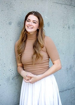 Halle Moger
